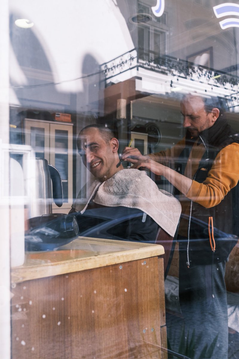 hyunsguns's tweet photo. I hear the #streetphotography community are migrating to twitter these days. 

Gave my page a deep clean and I'm feeling as fresh as this customer I snapped last month in #istanbul https://t.co/OxmMV6dmD1