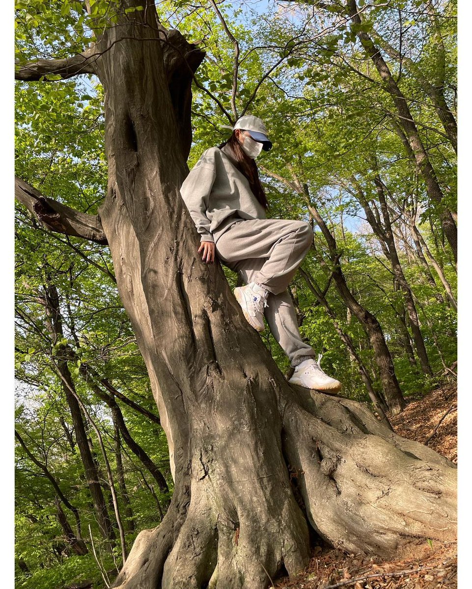 Yooaime's tweet photo. Spent some time in the nature during my break time. The forest child is back in action!🌿 https://t.co/um8fPHDXoL