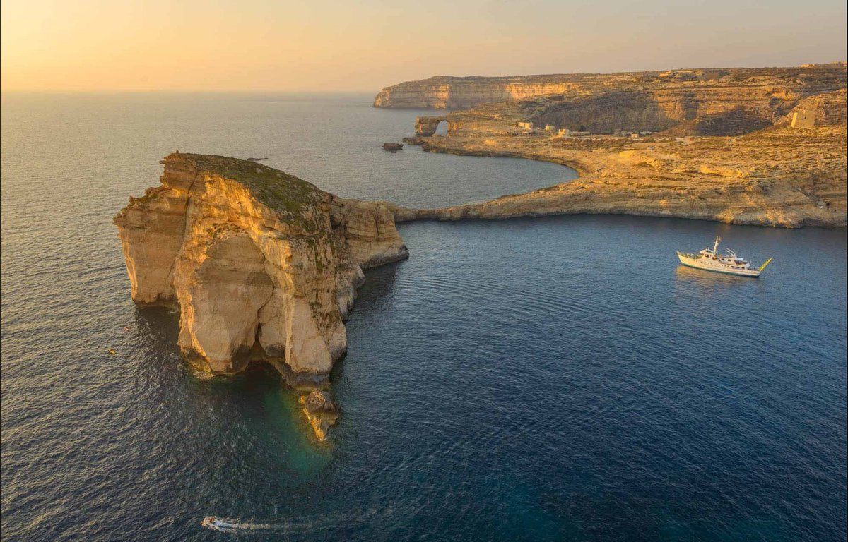 qalypsoschool's tweet photo. Hello #quantumtwitter! 
Would you like to attend a Summer School on Quantum Computing &amp; Open Quantum Systems on the beautiful island of Gozo, this September?

Registration opens 16th of May 🥂

Follow us to find out more over the coming weeks
or head to https://t.co/CXSOvxVPLD 🏖️ https://t.co/LsPKDRRO0c