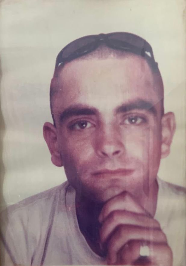 Netakiviti_'s tweet image. ״הבן שלי לא שתה קפה מעולם, הוא התנדב במקום התצפיתן, כשהוא ירד לשתות קפה. הוא התנדב בשביל לחטוף את הכדור״. 
אבו רוג׳ה סלאמה לא ישכח את היום בו בנו, רוג׳ה, נהרג &amp;gt;&amp;gt;&amp;gt;