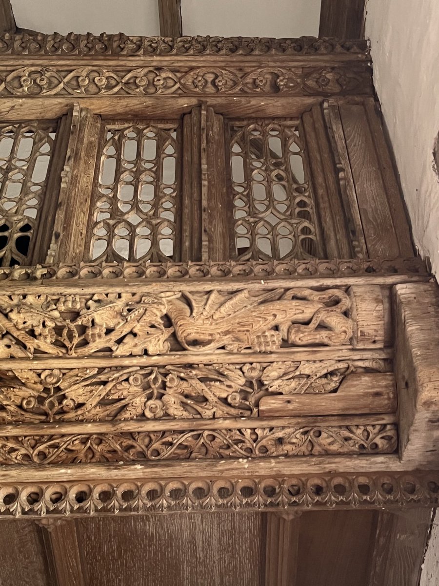 Barb_Drummond's tweet photo. #Woodnesday extraordinary screen #Partrishow #carving https://t.co/VkODwXOuWd