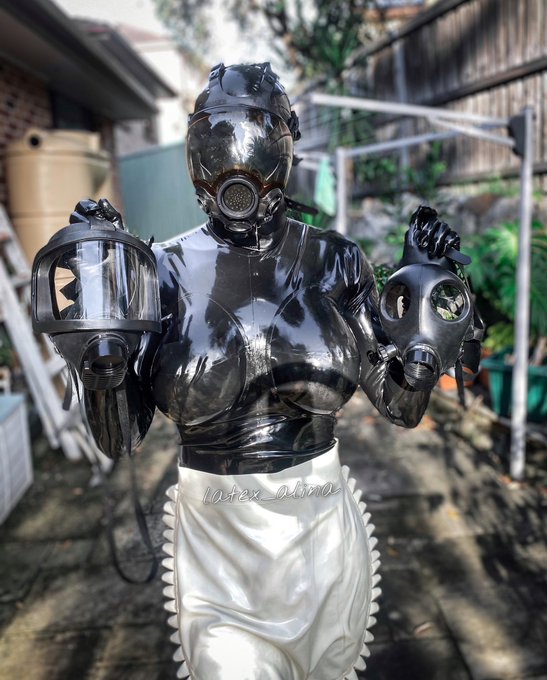 choices 💭 what’s your pick ?

#gasmask #latexdrone #latexcatsuit https://t.co/QgSMm2NeZa