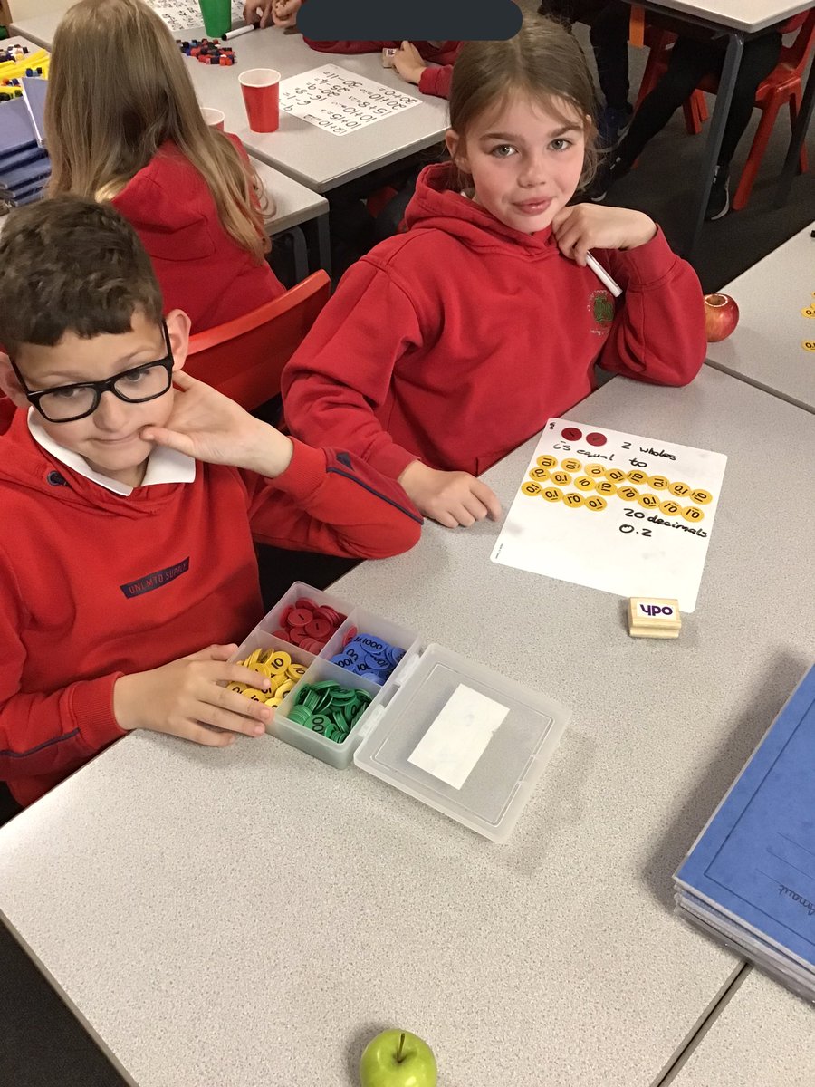 OakfieldY4's tweet photo. Dividing ones by ten in this mornings maths lesson. Year 4 are whizzing with decimals #oakfieldmaths https://t.co/NwWhtuOIuh