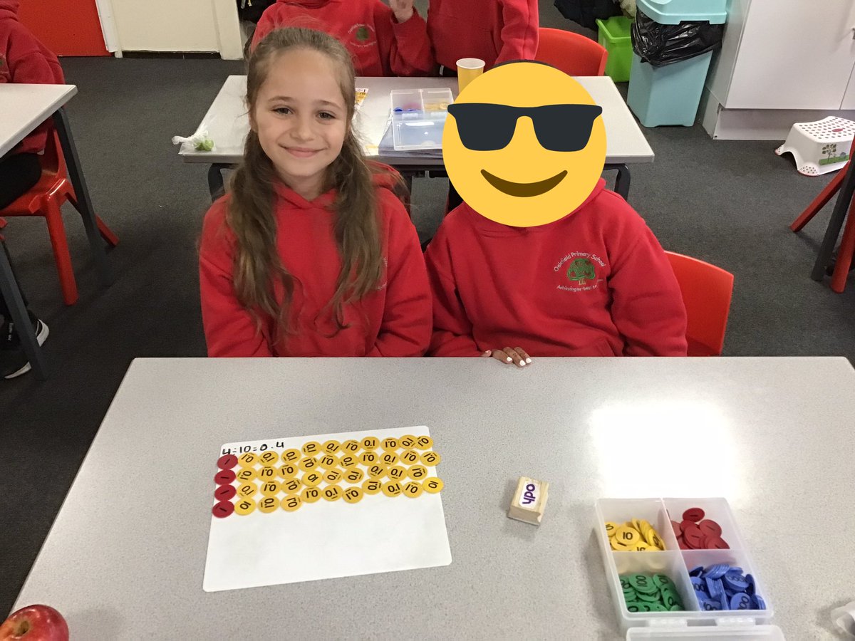 OakfieldY4's tweet photo. Dividing ones by ten in this mornings maths lesson. Year 4 are whizzing with decimals #oakfieldmaths https://t.co/NwWhtuOIuh