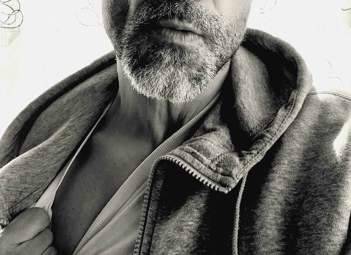 caballerete40's tweet photo. Aquí os presento la barba modo teletrabajo!, a medio camino entre la barba chico malo y la barba homeless apañaico. #miercolesdebarbas #barbudoycanoso #caballerosiempre #asswatcher #asslicker #assyunkie #empotradormimoso #gingermanforever https://t.co/3vu6VjUTcm