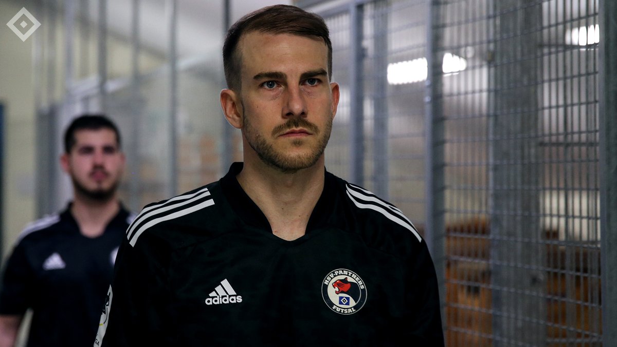hsv_ev's tweet photo. 🗣 "Unser #Futsal-Herz schlägt höher" 🔷
Im #Halbfinal-Hinspiel empfangen die #HSV-Panthers am Sonnabend (18 Uhr) den Stuttgarter Futsal Club🆚 Im Interview wagt #Spielertrainer Michael #Meyer einen Ausblick ➡ https://t.co/CU7X52s1BJ ⚽
#nurderHSV
___
📸 Torsten Helmke https://t.co/YVvkVI2YYd