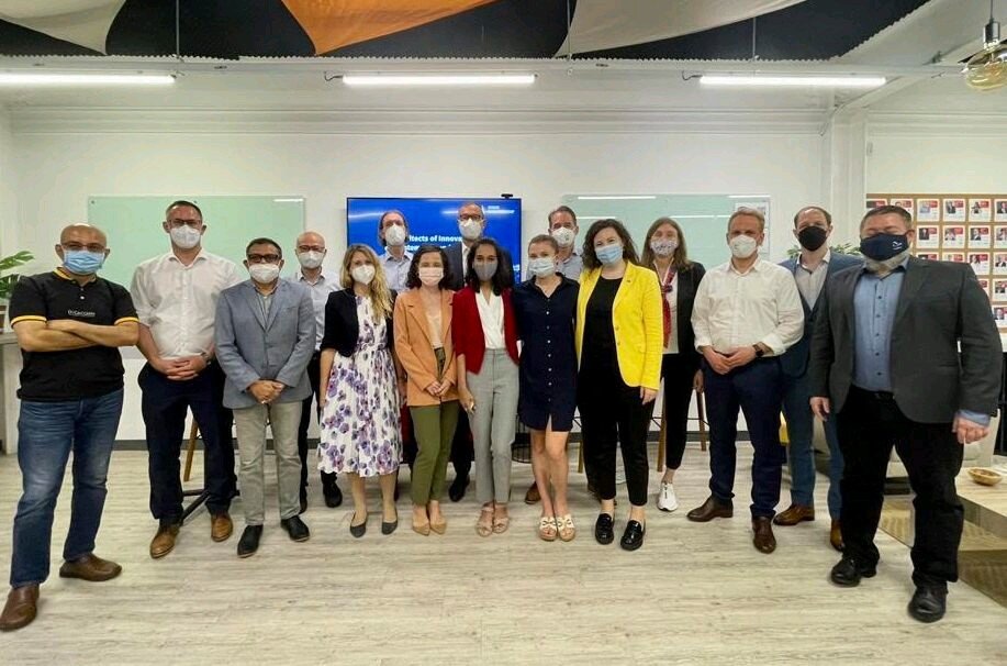 DecacornVC's tweet photo. @DebneelM was invited to be a speaker last week at @GEntrepreneur_ discussing insights, approaches and learnings from the Singapore VC scene and cross-border investments with the @NRW_weltweit government delegation.
#startup #sg #germanaccelerator #vc #government #innovation https://t.co/k75PdC0bzB