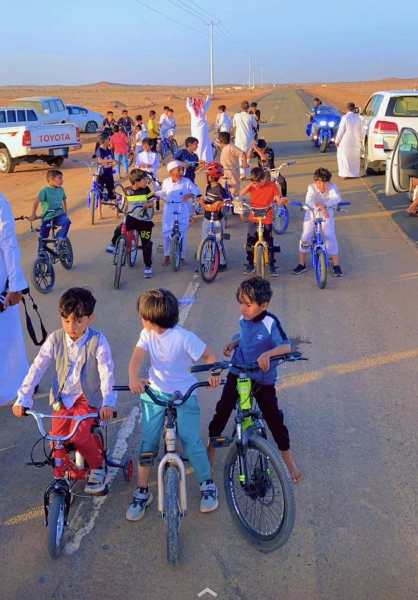 taa666_'s tweet photo. #رابطة_الشمال_الاعلامية 
اهالي قرية قليب ذياب في مدينة حائل 
يحتفلون بعيد الفطر بسباقات متعددة وفعاليات لشباب وصغار السن  كدراجات هوائية وسباقات الخيل في منتجع ( صفية لاند ) 
١٤٤٣/١٠/١
#قليب_ذياب
#عيد_الفطر_المبارك https://t.co/q8vcAcJdGs
