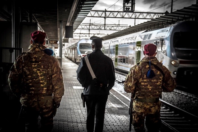 _Carabinieri_'s tweet photo. Da sempre, fianco a fianco, a tutela della collettività: auguri all'@Esercito che oggi, 4 maggio, celebra il 161° anniversario della sua costituzione!
#Carabinieri #ForzeArmate #UnaForzaperilPaese https://t.co/VKt4h2KHvu