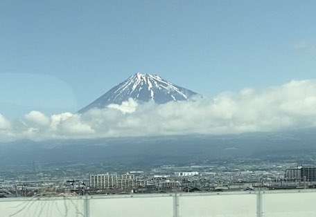 chabo2618's tweet photo. #GWが終る〜！#ファンミが近づく💞新幹線の中から
#富士山🗻　帰りは逆光だったので行きの写真🗻💦#博多
で　#サバ　生で食べたの何年ぶり？#美味しかったぁ〜
田舎の　#新緑と川　が、眩しかったわ〜✨もっと眩���い　#東方神起　あと何日？( ఠ͜ఠ )ﾌﾌﾌ…❤ https://t.co/AcIwi9FdZk