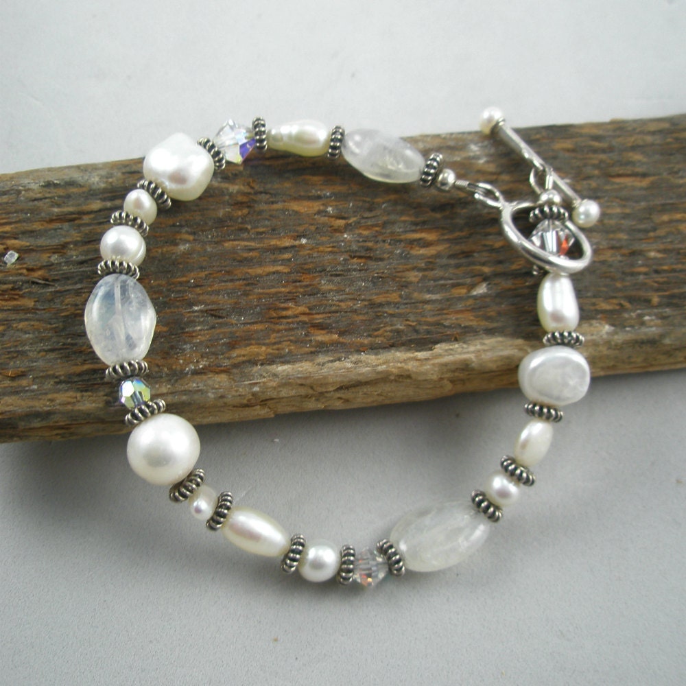 stoneberri's tweet image. Pearl and Moonstone tuppu.net/34cd1040 #Etsy #Stoneberri #ToggleClosure