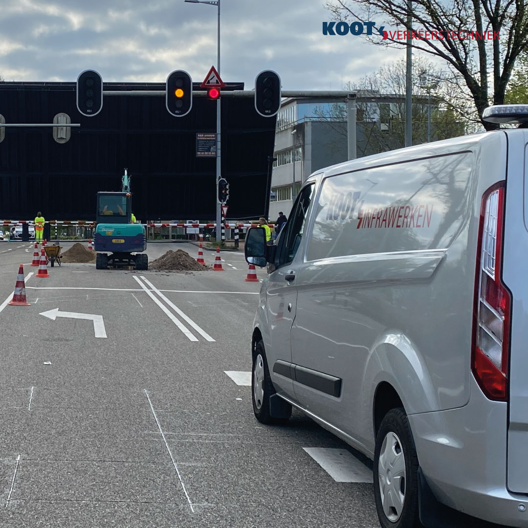 info_koot's tweet photo. Afgelopen weekend heeft onze verkeerstechniekafdeling de proefsleuven en afzetting verzorgd voor de archeologische en milieukundige boringen aan de Socrateslaan. #gemeenteutrecht #kootinfrawerken #infra #infrastructuur #proefsleuven #kootverkeerstechniek #boels #boelsrental https://t.co/3DbCKKBNTM