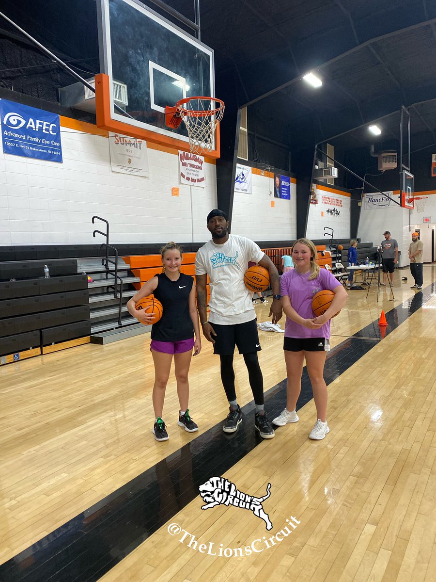 TheLionsCircuit's tweet image. Met up Zoey &amp;amp; Evie(both C/O ‘27) and got some very good work in! We all left the gym, better.  It was absolutely my pleasure! These girls grind! Look out for em!
#TheLionsCircuit 
#BasketballTraining #DevelopedToElite #BallIife #GirlHoops #TheGrindDontStop #SmallTown #BigDreams