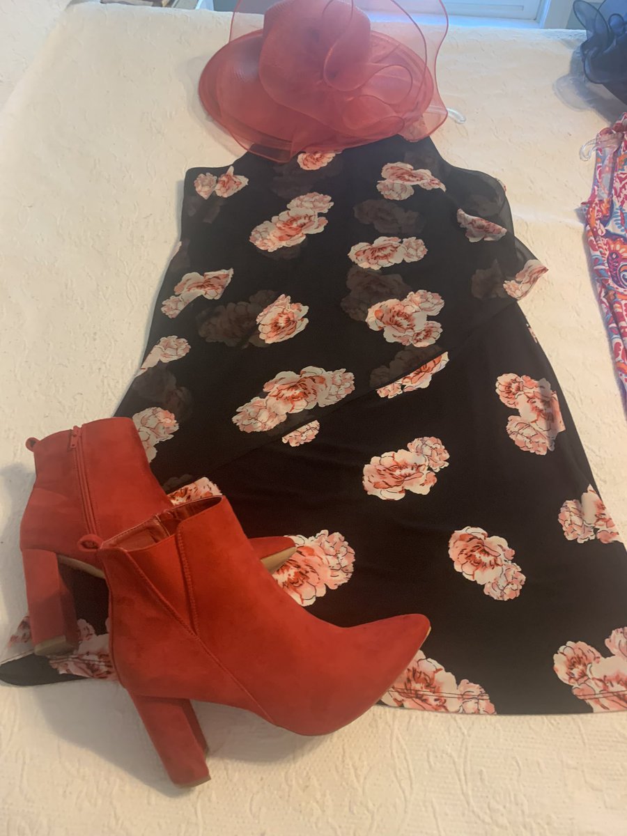 NancyDickens5's tweet photo. Let the packing commence because we are #derbybound @ChurchillDowns @KentuckyDerby !!🐎🌹🏇🏼❤️(btw-I’m packing tennies for walking around; heels for pictures 😂👍) @DonnaBBrothers @LifeOfBean @LarkLogan @GloriousAllianc #bucketlist https://t.co/NvElqn6pCf