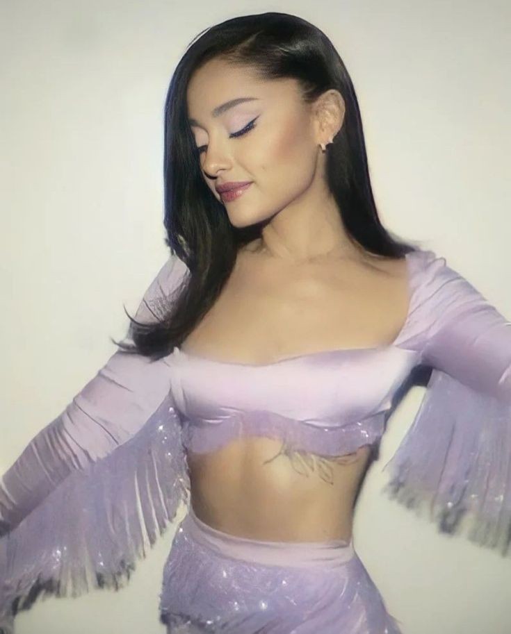 i'll never shut up about this ariana grande's look, i'm so serious