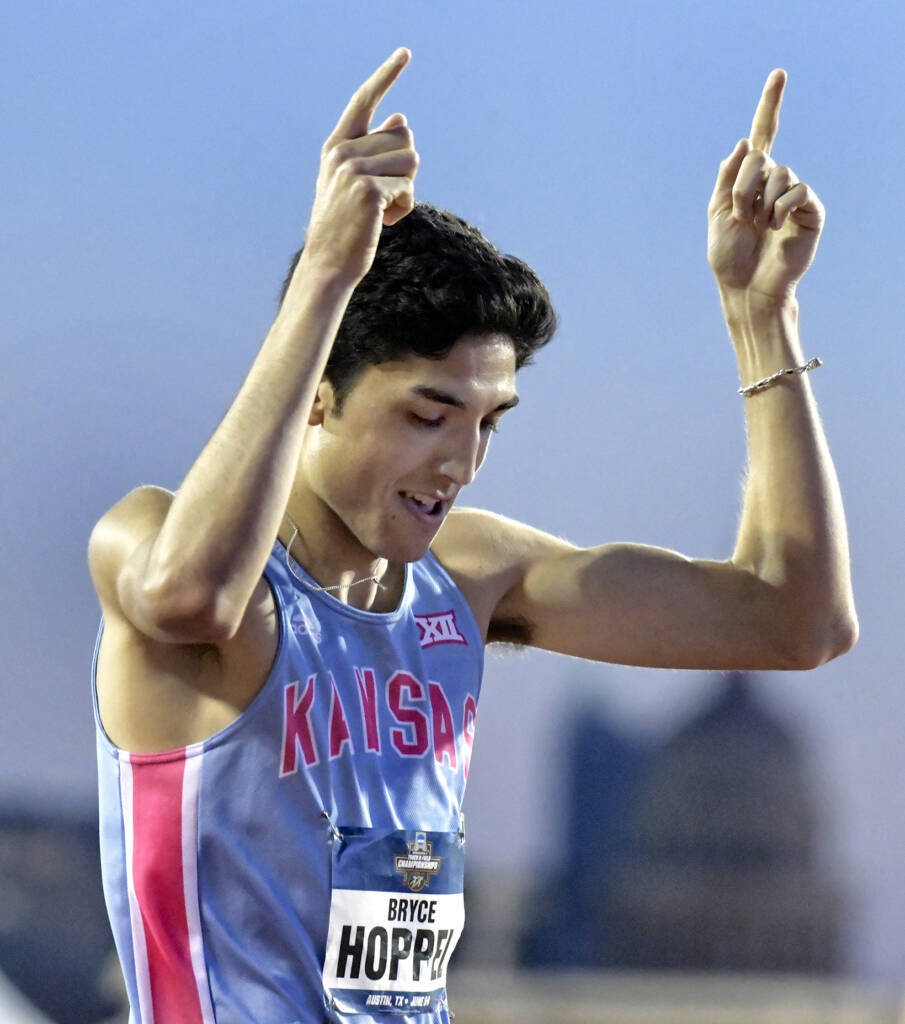 kansastfxc's tweet photo. Has to be the iconic pink and powder blues 🔥 #KUtrack https://t.co/JUm0T4q1bX