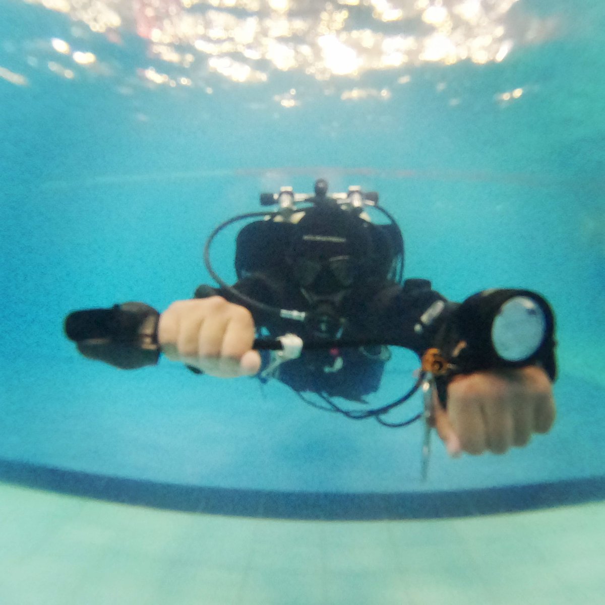 S-drill practice:)
#scuba #scubadiving #scubadiver #technicaldiving #underwater #water #swimmingpool