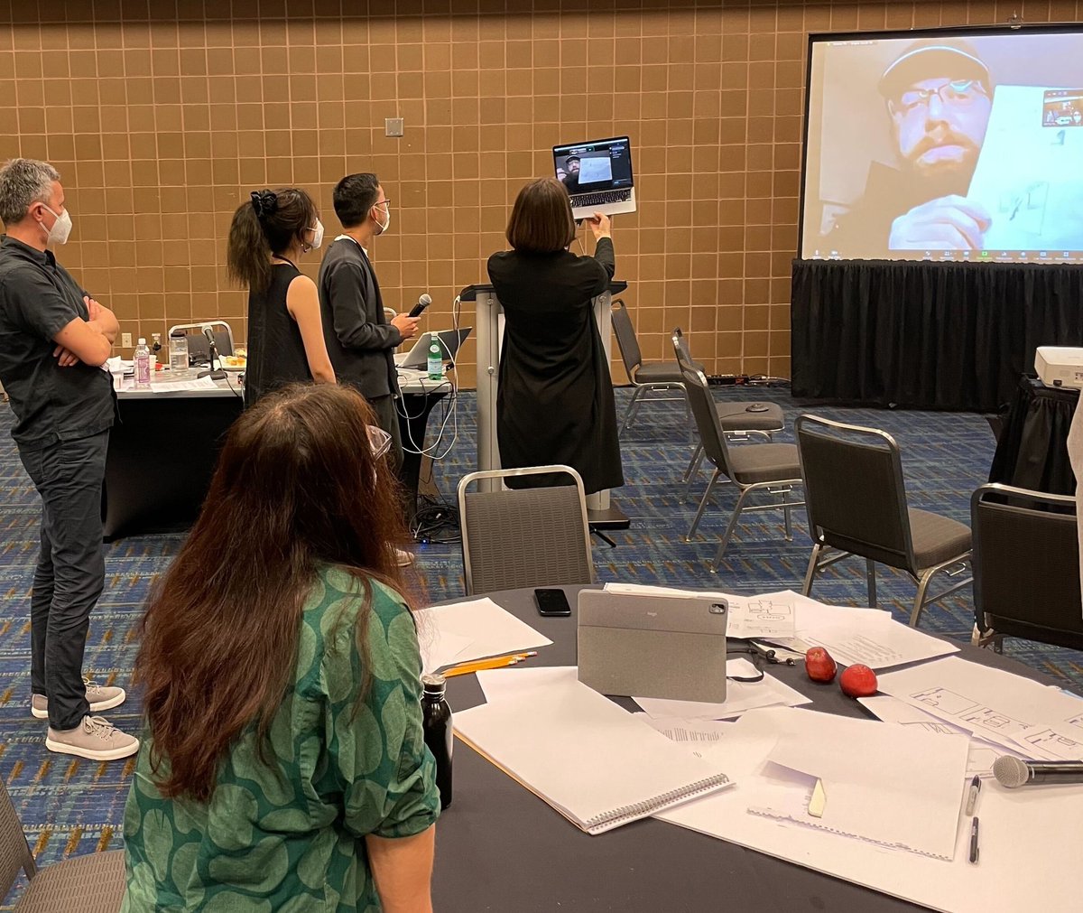 Big shoutout to the #chi2022SVs and AV staff who helped make our #chi2022 course Interaction Prototyping with Video possible yesterday! #hybrid teaching with the amazing <a href="/YoyoTYHou/">Yoyo Tsung-Yu Hou 侯宗佑</a> <a href="/xiyu_jenny/">Jenny Fu</a>!