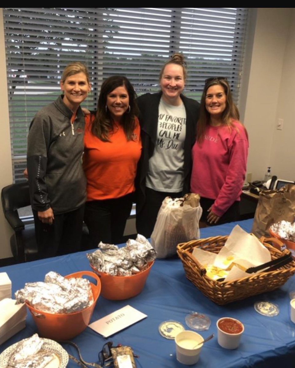 jw_pta's tweet photo. Thank you Chiloso Mexican Bistro for donating delicious breakfast tacos for WMS Teacher Appreciation!  We appreciate your support for our teachers and staff!!  #chiloso https://t.co/7TQaxjp258