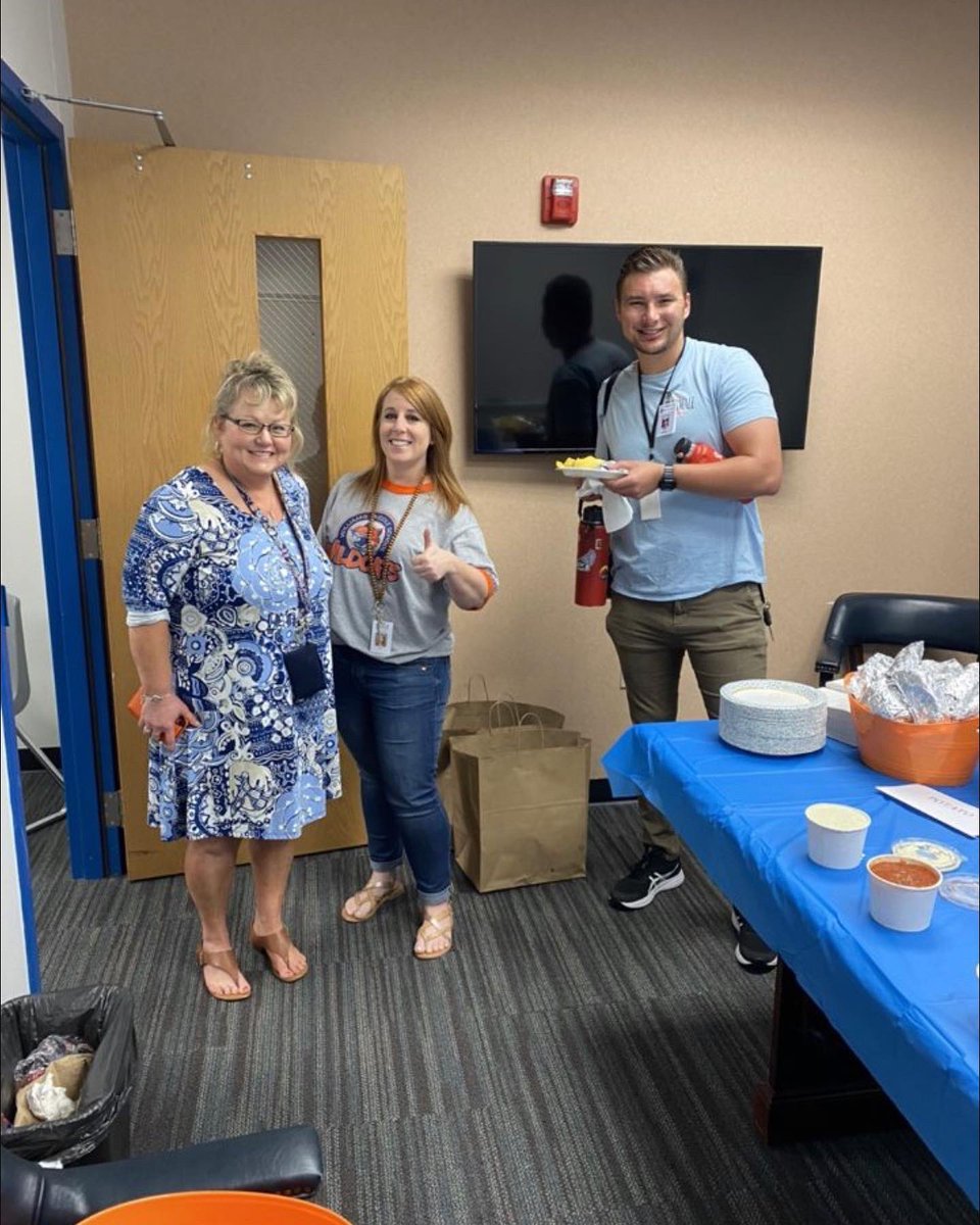 jw_pta's tweet photo. Thank you Chiloso Mexican Bistro for donating delicious breakfast tacos for WMS Teacher Appreciation!  We appreciate your support for our teachers and staff!!  #chiloso https://t.co/7TQaxjp258