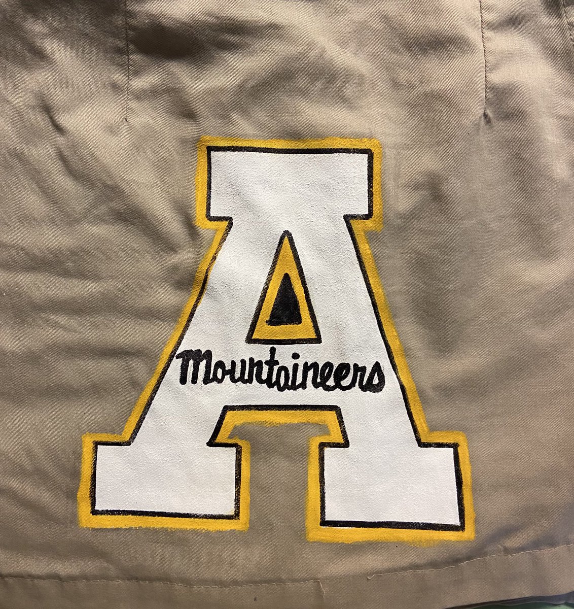 EmmaWyman2022's tweet photo. It’s Senior week @TCHSCeltics &amp; this is an of end of senior year tradition. We🎨paint our uniform skirt w/ our future college hm. Definitely something I have been 👀forward to all year! Last full day school is Monday.  #2022 #SENIOR  #AppState #TCCeltics #Celtics #LetsGo https://t.co/19Viwv0uTX