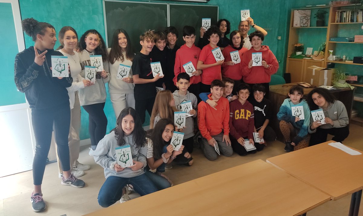 cenconc's tweet photo. Se puede guardar un as o un libro en la manga.  Hermes, un niño de 10 años de la Escuela Libre Micael  guardaba un tutorial para enseñarnos a dibujar nuestros personajes manga! Junto con los libros de  6º y 1º ESO han colaborado con Una gota en el océano.
https://t.co/juvcJD48lL https://t.co/gDX3Hq3xad