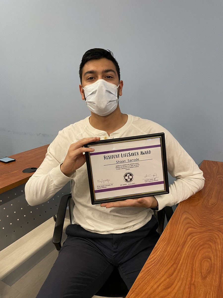 EMCM_EM's tweet photo. Our PGY-1 Dr. Shaan Sarode received : Life Saver award for thinking out of the box and helped make the diagnosis on a “not so straightforward “ case. @Brownmagic012 #residencylife #EmergencyMedicine #emcm https://t.co/kovgZvXWNI