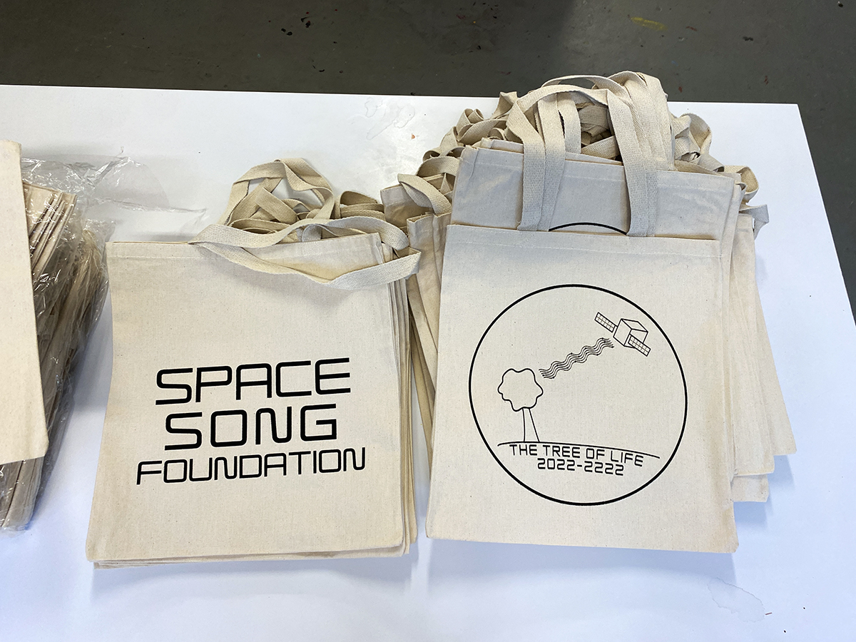 SpaceSongFound's tweet photo. @SpaceSongFound totes coming soon to our dear Kickstarter supporters!! Screenprinted by hand in Oberlin, OH...!! https://t.co/u5CzAWOtYA