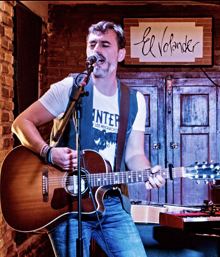 rguez_musica's tweet photo. Este viernes, finalmente cantaré yo solo y en formato acústico en el @pub_el Volander de #Valencia .

Entrada libre con taquilla inversa al acabar el concierto #payaftershow

#RodríguezMúsica #BuscandoElNorte https://t.co/MyBVMkUSmZ