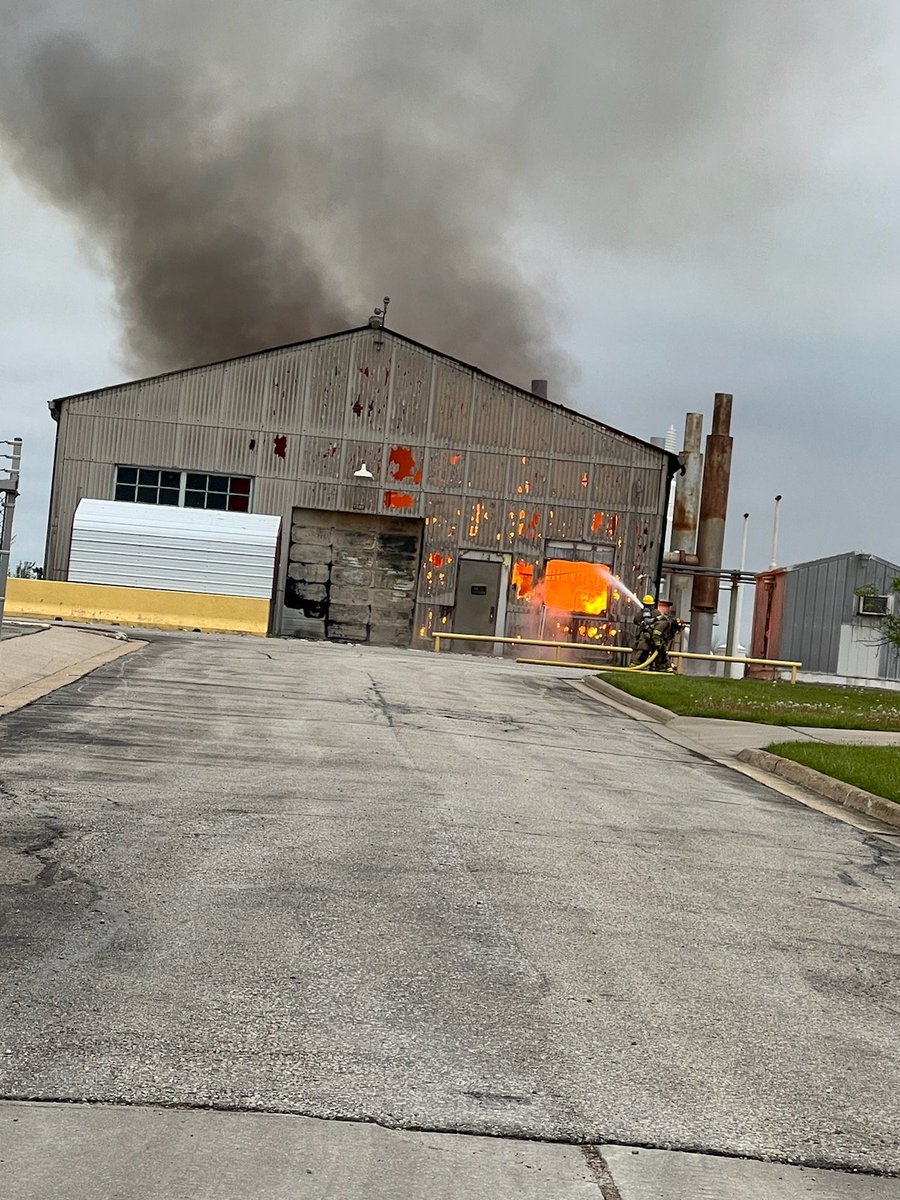LyonCoKSSheriff's tweet photo. *Update* - Deputies were dispatched to the Southern Star transmission plant at 6:58 am. The first deputy arrived around 7:07 am and observed flames in one of the buildings. https://t.co/Ptq9PWb6re