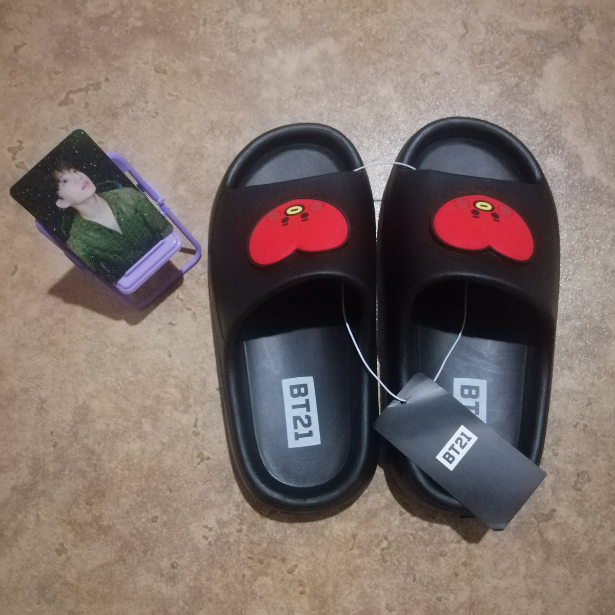 clumzieRAI's tweet photo. Got my Tata slippers already! Thank you @shop_missj for the super fast transaction and ang super cute ng freebie. Fit for JK Vlive photocard. π Til the next budol! #ShopMissJfeedbacks https://t.co/ZhsncD9ftD