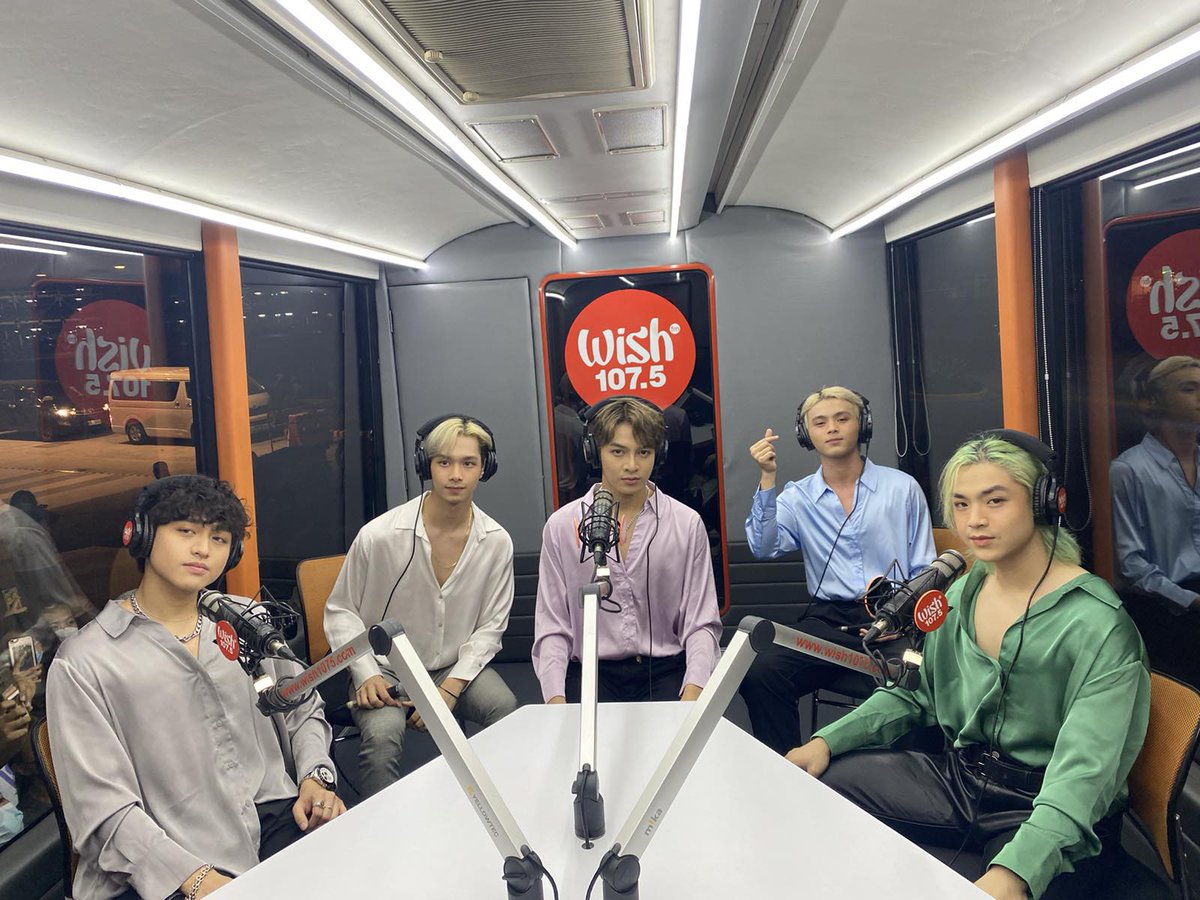 cornerstone_ofc's tweet photo. LOOK: Monster Rookies of P-Pop #VXON hopped on the Wish Bus Roadshow while a crowd of vixies came out to show their support. https://t.co/gPVHqFxsRw