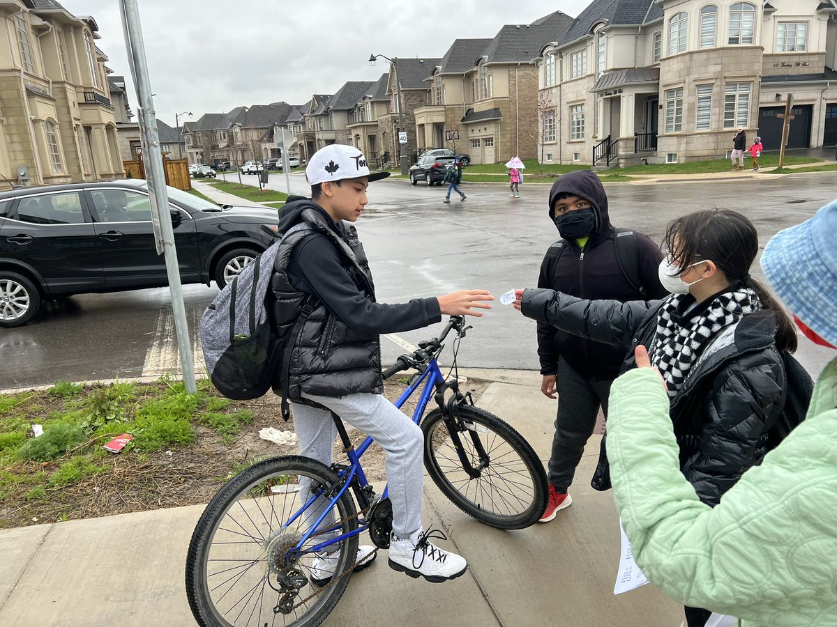 ddwhdsb's tweet photo. Today was our first Walk or Wheel to School Wednesday at DDW!  Thank you to our EcoTeam members for handing out stickers before school. Way to go everyone - Let’s do it again next week! https://t.co/HFr4xmVOnm