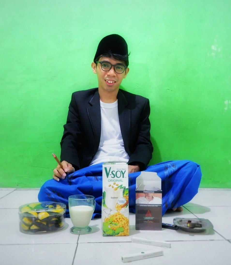 Jika semua ibadah hanya karena Ramadhan
Sungguh ia telag pergi berlalu
Tapi jika semua karena yang menciptakan Ramadhan
Maka takkan ada yang berubah meski Ramadhan telah pergi.

Selamat Idulfitri
03 Syawal 1443 Hijriyah