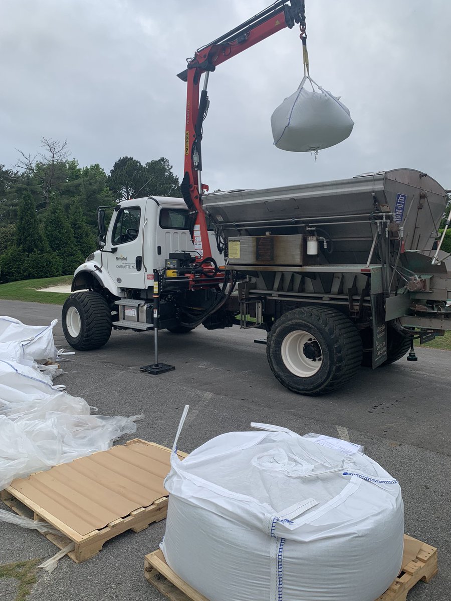 fdccagronomy's tweet photo. We greatly appreciate the patience and understanding for having delayed tee times this morning. It has allowed us to catch up on fly mowing of bunker faces and also spread some fertilizer throughout the golf course. We will be CPO to help prevent any tracking of the fertilizer. https://t.co/a43mk461Qe