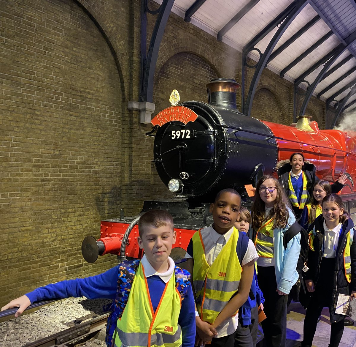 latimerprimary's tweet image. Flying car? Hogwarts Express? Platform 9 3/4? #ClassER are off to Hogwarts! @wbtourlondon