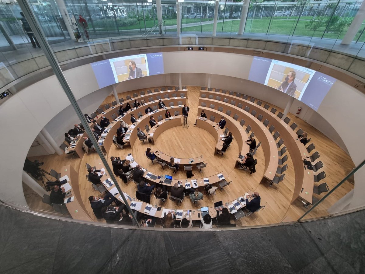 ConfindustriaBG's tweet photo. Ieri pomeriggio alcuni imprenditori e manager della Rete #Edinnova hanno avuto l'opportunità di visitare il campus di @sdabocconi, che dal punto di vista dell'#edilizia rappresenta un bel progetto di rigenerazione urbana sostenibile. Ecco alcuni scatti: https://t.co/qmLbQ2Bmqa