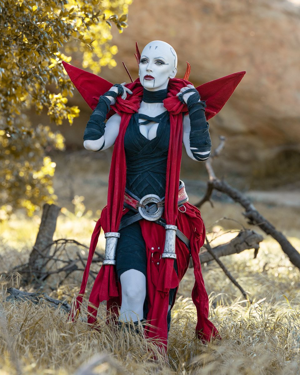 Happy Star Wars Day! 
📷: @stlshrp 
Cosplay based off: @Briank_X @collectsideshow 
#MayThe4thBeWithYou #StarWarsDay #AsajjVentress