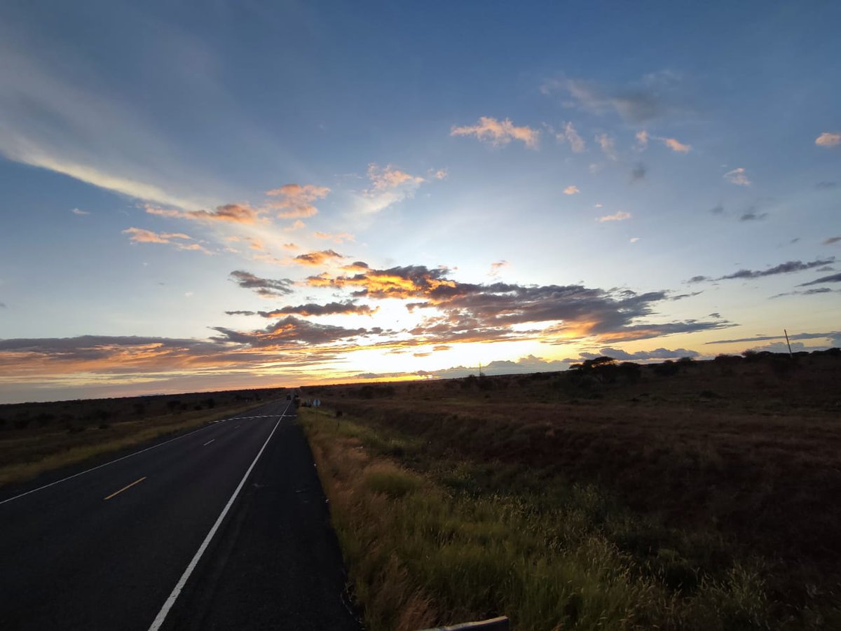 BontelSafaris's tweet photo. Travel with @BontelSafaris 😍Switch it up. You have this whole life to live, don't spend it in a box. 
#LetsGoAdventure #TembeaKenya #magicalkenya #KenyaKwetu #travel https://t.co/zIqWC1wdvT