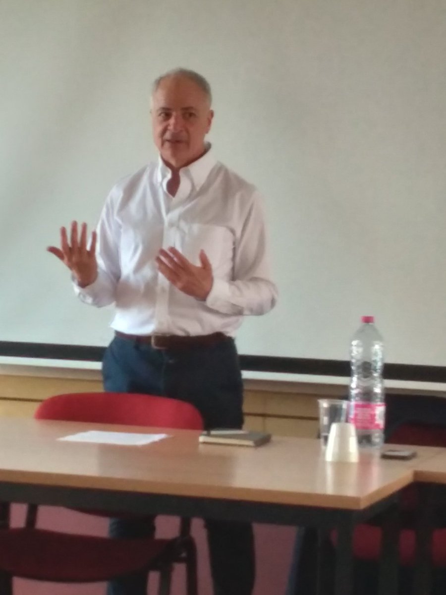 OtoAsael's tweet photo. Day 3. Honneur de suivre l'exposé de @Pierre_hazan sur l'articulation entre processus de paix et Commissions de Vérité et Réconciliation dans le cadre de la #JUTRA
@ULBruxelles @UCLouvain_be @TJI_ https://t.co/3OOi9raPwg