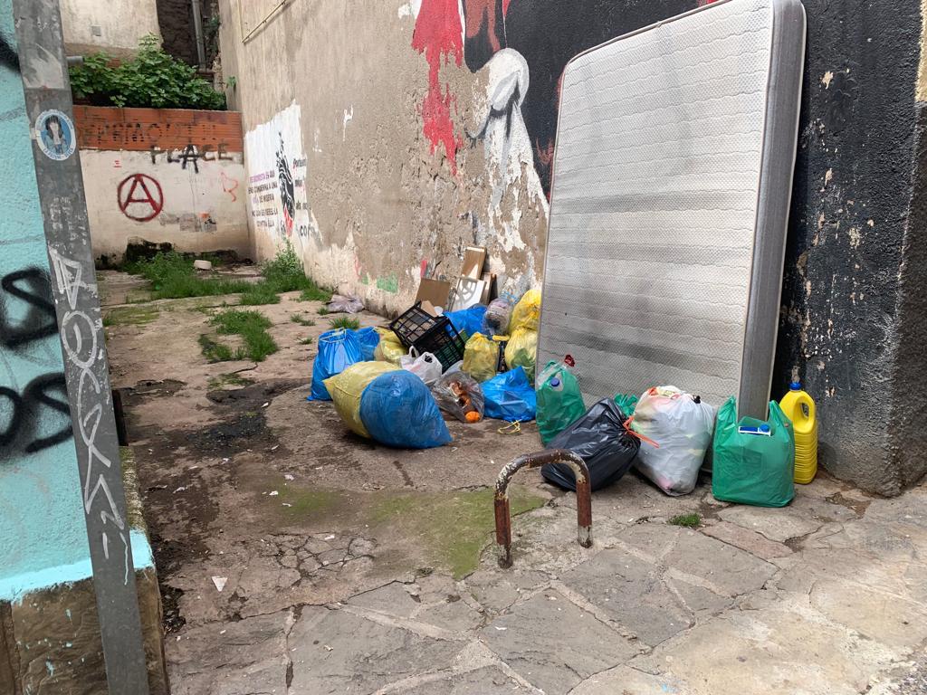 DePeguera's tweet photo. 📍Carrer del Balç, per variar 🤙
Quin goig de casc antic, e @AjuntamentBerga ?
@ccbergueda 
#elberguefaquingoigquefa
#untombperberga
#portaaporta https://t.co/71T63KqTz1