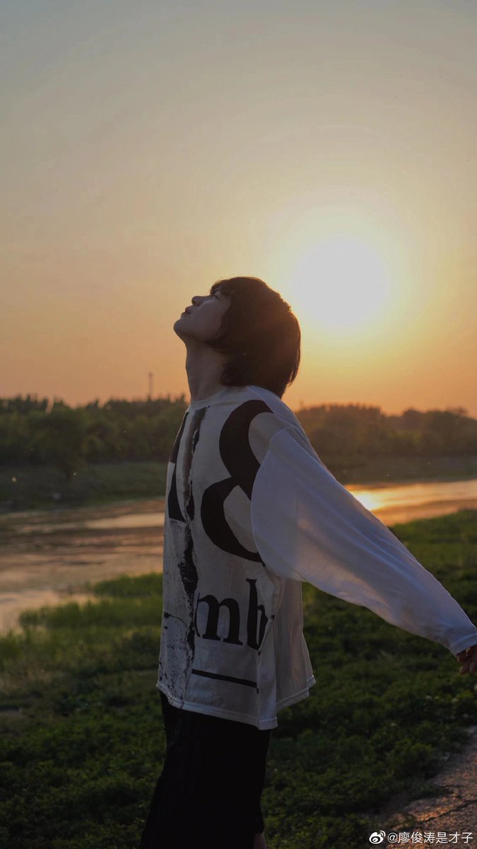 napphonographTH's tweet photo. #Liaojuntao Weibo Update 20220504
รู้ตัวอีกทีหน้าก็บวมสุดๆ
(2)
#午睡留聲機
#วงเครื่องเล่นนอนยามบ่าย
#thecomingonesuperband https://t.co/c0zNord1JT