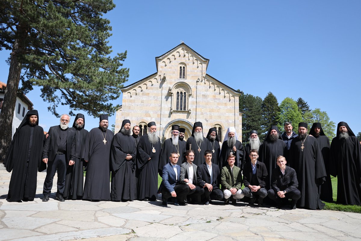 DecaniMonastery's tweet photo. #Serbian #Orthodox #Church #Patriarch Porfirije with three Bishops and his entourage visited Visoki Dečani #Monastery this afternoon. The formal welcome service (Doxology) was served in the church. Bishop Teodosije greeted the Patriarch who responded w/his homily #Kosovo-Metohija https://t.co/v9m7RnVyoH