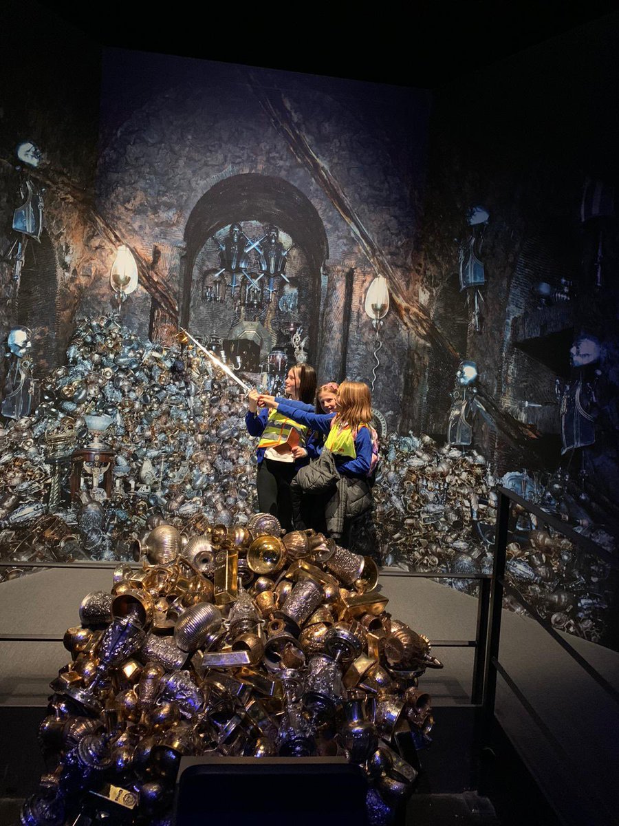 latimerprimary's tweet image. Watch out - #ClassER might put a spell on you! 🧙‍♂️🧙‍♀️💫 @wbtourlondon #HarryPotterStudios