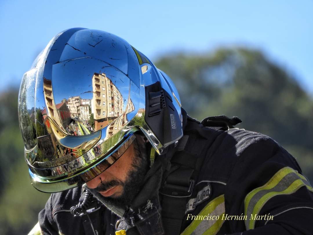 Feliz #DiaInternacionalDelBombero a todos los que amamos esto! 

Happy #FirefightersDay to everyone who loves this!

🖤🚒🔥
#bomberos #firefighters #pompiers #emergency #emergencias