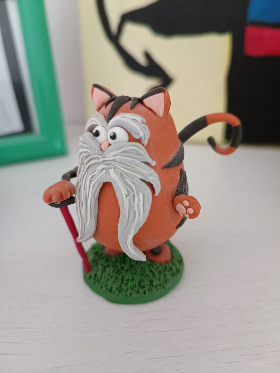 Csar_lg's tweet photo. "El gatito levantó la mirada para observar a su visitante. Su pelaje tenía rayas y los bigotes le habían crecido tanto que casi se los pisaba" El gato que no quería ser gato @SANPABLO_ES https://t.co/QvfAS2MofW