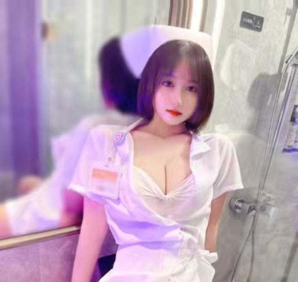 jay48094919's tweet photo. 任何一只母狗都喜欢骚逼和嘴同时塞满鸡巴 https://t.co/up0SVCTirg
