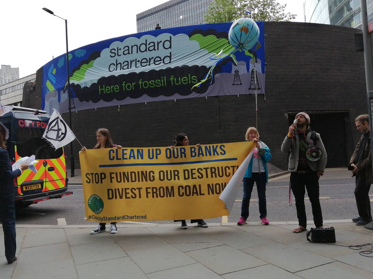 TippingPointorg's tweet photo. As @StanChart is holding its AGM, we are #HereForFossilFuels asking its shareholders to #DefundClimateChaos #RaiseYourStandards
#CleanUpStandardChartered
With @money_rebellion
๐ฑCan't join?
โ
๏ธ Amplify
โ
๏ธ Use our digital action instead https://t.co/9SE4730Wdt https://t.co/01gFBtGxUN