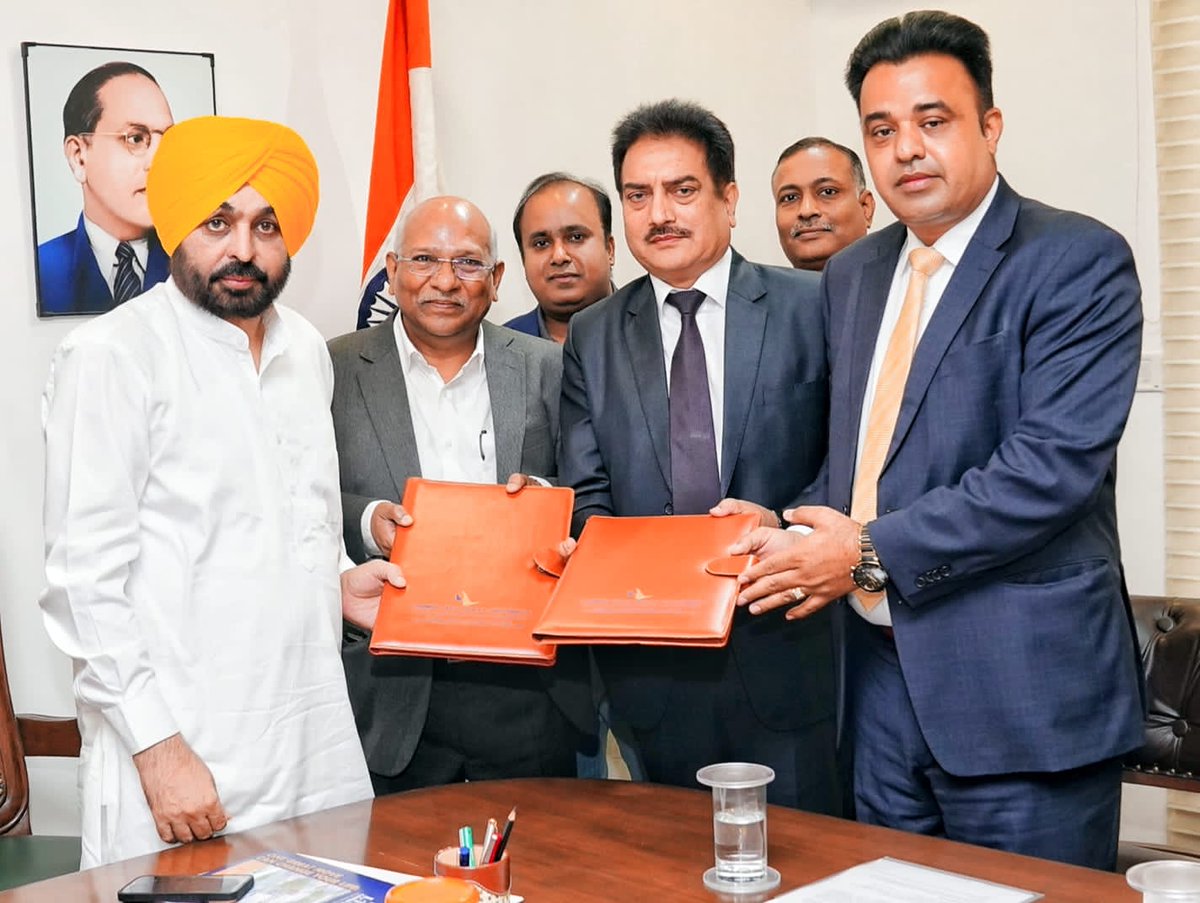 yespunjab's tweet photo. Tata Technologies offers to set up EV Production Centre in Punjab
https://t.co/DmrQ9CF8LW

#BhagwantMann #TataTechnologies #ElectricVehicle #EVehicle #EVProductionCentre #PunjabGovt #Punjab #WarrenHarris #PawanBhageria #YesPunjab @BhagwantMann @TataTech_News @TataCompanies https://t.co/vslXQ06qQ7
