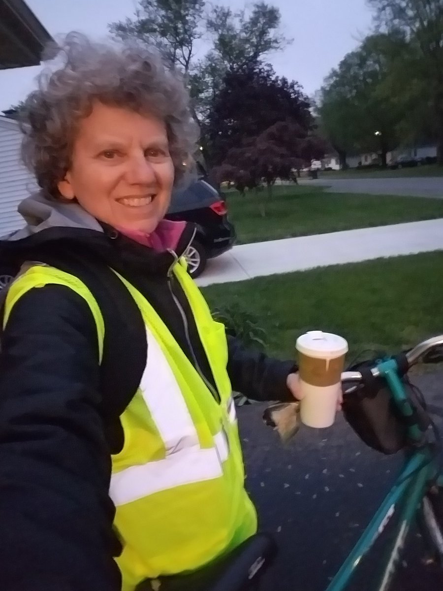 TeamKingc's tweet photo. Ready to go! #ThisIsFranklin #BikeToWorkFCS #CyclingwithClendening https://t.co/nuksvFwTX9